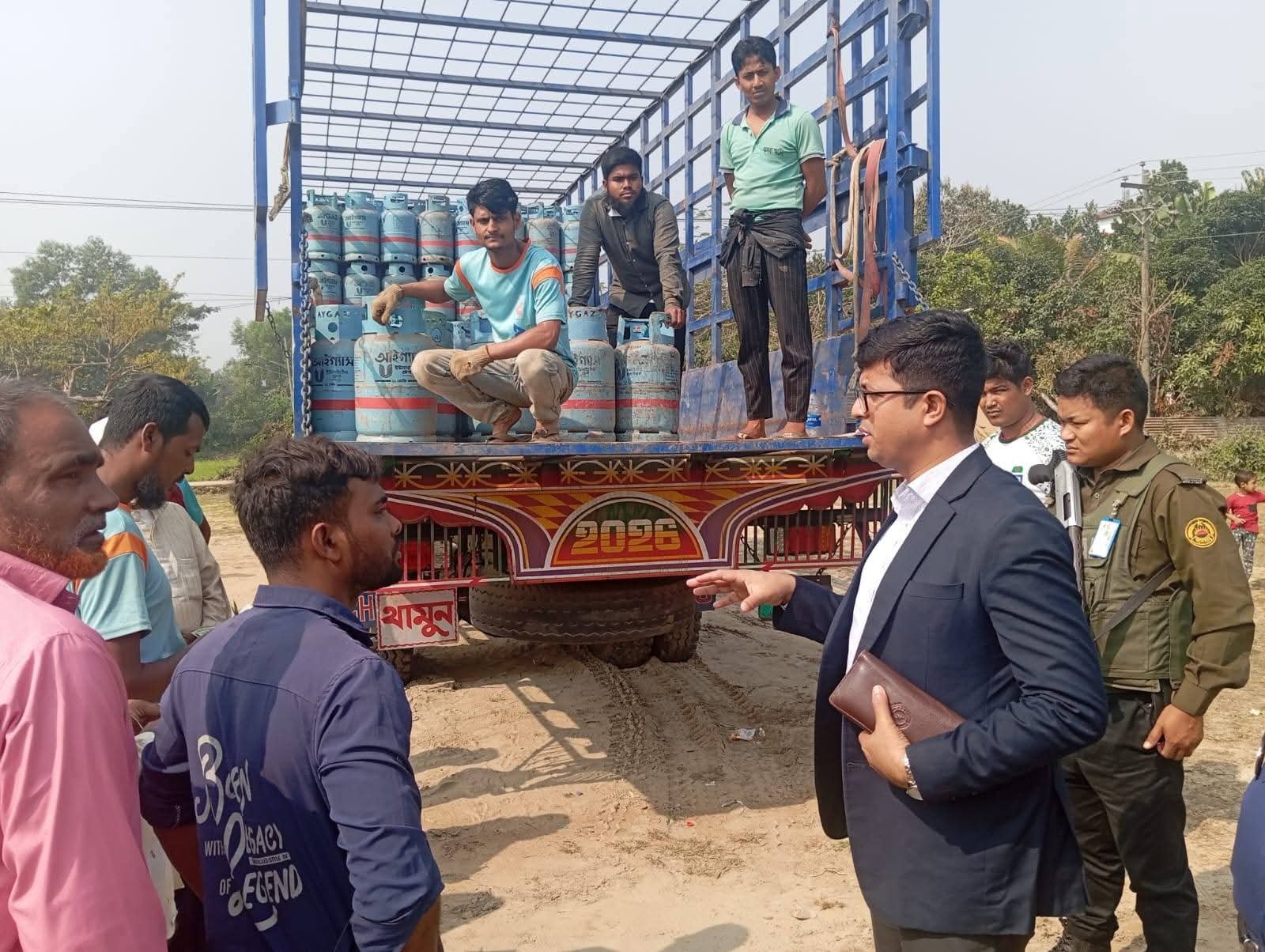 কসবা উপজেলায় গ্যাসের মূল্য ও সরবরাহ ব্যবস্থা মনিটরিং।